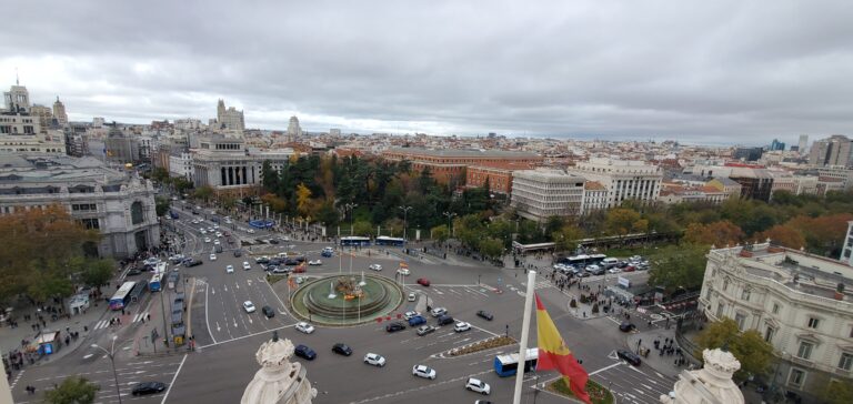 Vue de la plaza de Cibeles depuis le Mirador du Palacio de Cibeles Un Papa Madrid Vue de la plaza de Cibeles depuis le Mirador du Palacio de Cibeles Un Papa Madrid