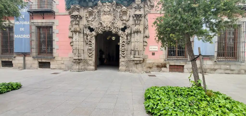 facade baroque du Museo de Historia de Madrid unpapamadrid.com